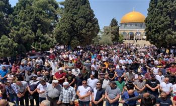   45 ألف فلسطيني يؤدون صلاة الجمعة في رحاب المسجد الأقصى المبارك