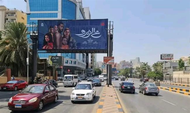 استعدادًا لطرحه.. أفيشات فيلم "ع الزيرو" تغزو شوارع القاهرة