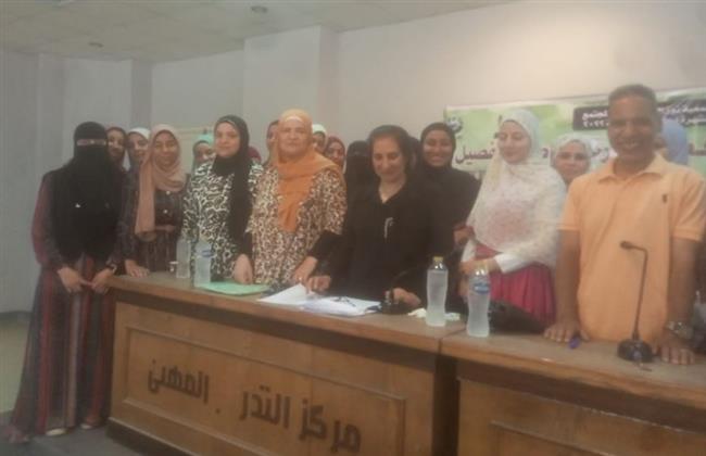 وزارة العمل: توعية بشأن المساواة بين الجنسين.. وحقوق وواجبات المرأة بالمنيا