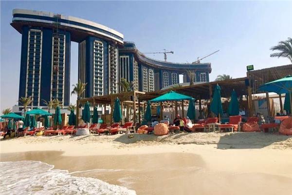 خبير سياحي: فنادق العلمين والساحل الشمالي ترفع شعار «كامل العدد»