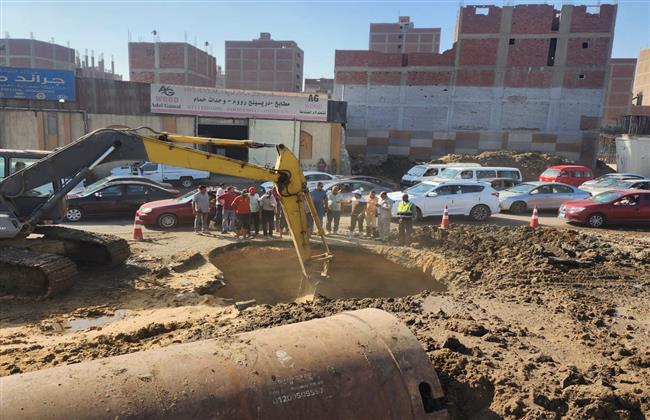 "الجيزة": انتهاء إصلاح كسر ماسورة مياه أرض البحر بالطالبية