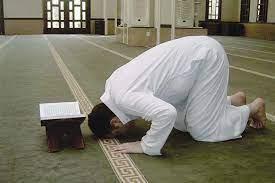 ما حكم الدعاء بآية من القرآن أثناء السجود في الصلاة؟