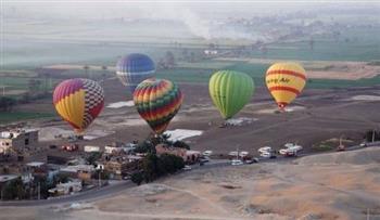 تحليق 29 رحلة بالون طائر تقل 620 سائحا في سماء الأقصر