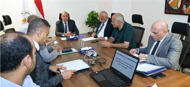 بعد شكاوى المزارعين.. وزير الري يتابع الموقف المائى بمنطقة بحر البقر 