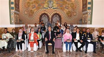   الرئيس الجزائري يكرم المتفوقين الأوائل في امتحانات شهادتي البكالوريا والتعليم المتوسط