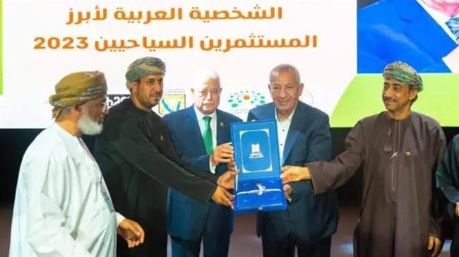 تكريم رجل أعمال مصري بصلالة يفتح باب الاستثمار السياحي لرجال الأعمال المصريين