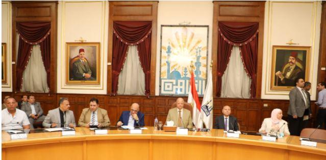 محافظ القاهرة يعقد اجتماعا لمتابعة إجراءات ترشيد استهلاك الكهرباء