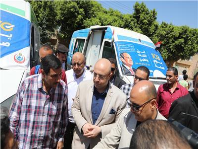 محافظ بني سويف يتفقد قوافل «أنت الحياة» ضمن مبادرة «حياة كريمة»