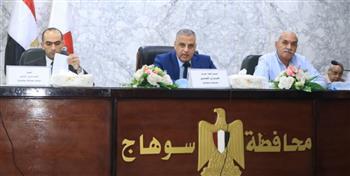 محافظ سوهاج يعقد اجتماعا لمتابعة تنفيذ قرارات ترشيد استهلاك الكهرباء 