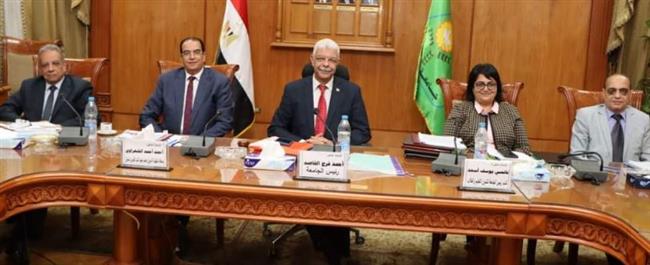 رئيس جامعة المنوفية يرأس لجنة ترشيح المتقدمين لمنصب عميد التربية للطفولة المبكرة