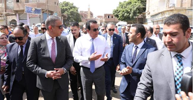 وزير الصحة يتفقد مقر حملة 100 يوم صحة بقرية سنهور 