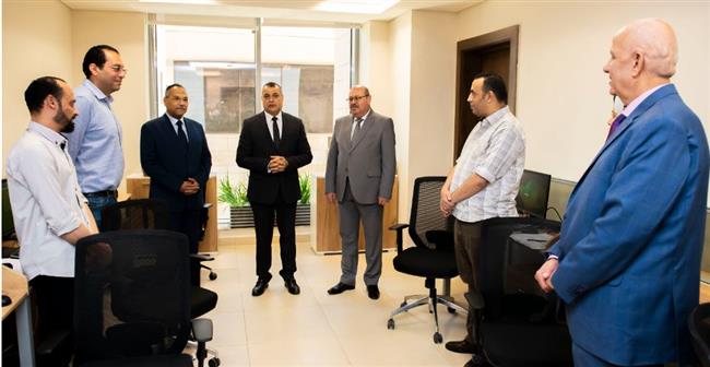 وزير الإنتاج الحربي يتفقد مكاتب العاملين بمقر الوزارة بالعاصمة الإدارية الجديدة 