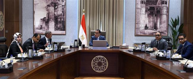 مدبولي يتابع مع الرئيس التنفيذي لوكالة الفضاء المصرية عددا من مشروعات الوكالة 