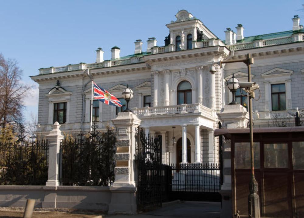 السفارة البريطانية في موسكو تنصح رعاياها بمغادرة روسيا