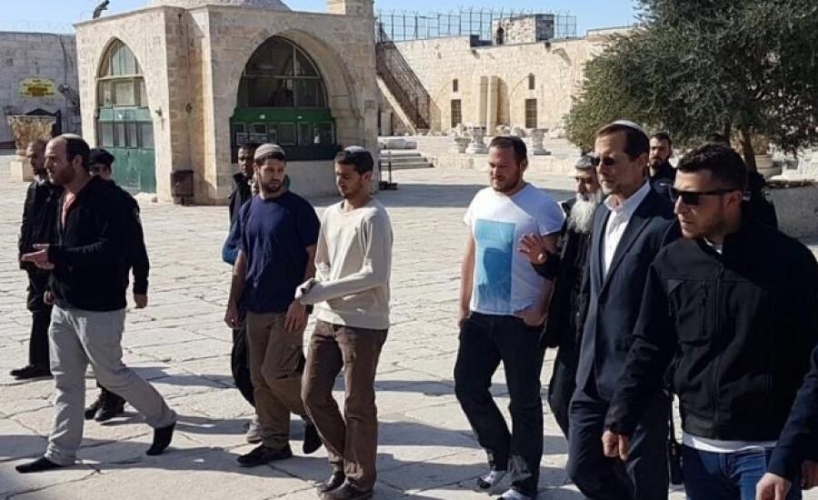 مُستوطنون يتقدمهم وزير إسرائيلي سابق يقتحمون باحات المسجد الأقصى المبارك