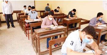 طلاب الثانوية العامة بالوادي الجديد يؤدون امتحان اللغة الإنجليزية