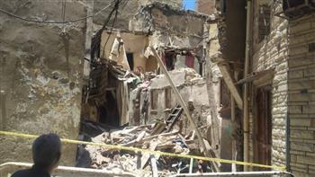 انهيار عقار قديم بحى الجمرك بالإسكندرية  