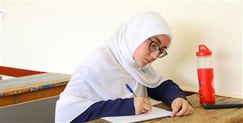   طلاب الشهادة الثانوية الأزهرية يؤدون الامتحانات في التوحيد والجغرافيا في هدوء واستقرار