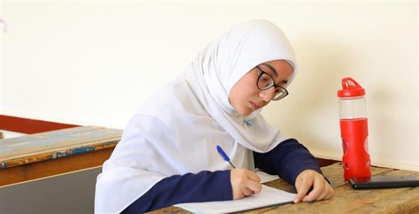 طلاب الشهادة الثانوية الأزهرية يؤدون الامتحانات في التوحيد والجغرافيا في هدوء واستقرار