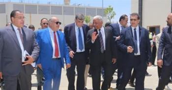 محافظ السويس ووفد لجنة الصحة بمجلس النواب يتفقدون المجمع الطبى الجديد
