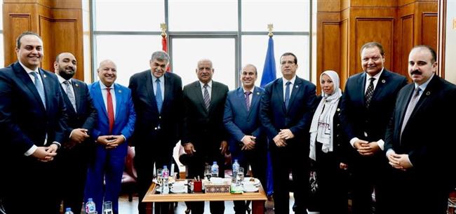 الاعتماد والرقابة الصحية في زيارة للسويس لدفع انضمام المحافظة رسميًا لمنظومة  التأمين الشامل