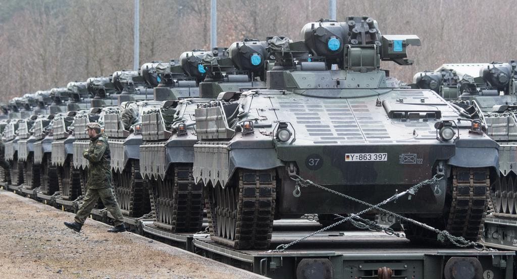المملكة المتحدة ترسل 17 مركبة تدخل سريع وإطفاء لأوكرانيا