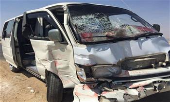   إصابة 15 شخصا فى حادث تصادم سيارة بالطريق الصحراوى بالمنيا