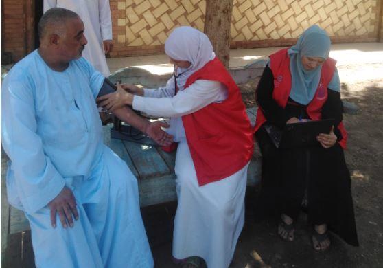 إقبال كثيف من المواطنين على الفحص ضمن "100 يوم صحة" بمختلف مساجد أسيوط  