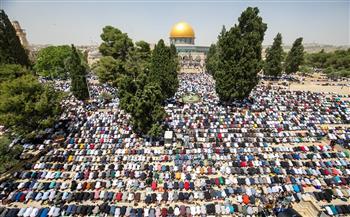   50 ألف مُصلٍ يؤدون صلاة الجمعة في المسجد الأقصى المبارك