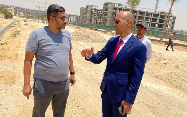 رئيس جهاز القاهرة الجديدة يواصل جولاته التفقدية لمتابعة أعمال المرافق والطرق الجارية بالمدينة