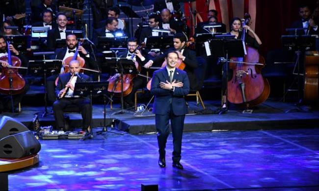 إعادة حفل الأساتذة ومدحت صالح اليوم فى العاشرة مساء بناء على طلب الجمهور