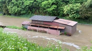   اليابان تحث 370 ألف شخص على إخلاء منازلهم بسبب الأمطار الغزيرة والفيضانات