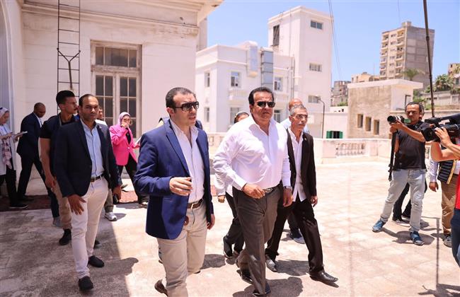 وزير الصحة يتفقد المقر الرئيسي للإسعاف بـ"كوم الدكة".. ويشيد بجهود العاملين 