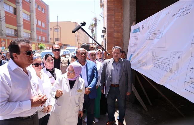 وزير الصحة يتفقد أعمال إنشاء المبنى الجديد بـ مستشفى رأس التين العام