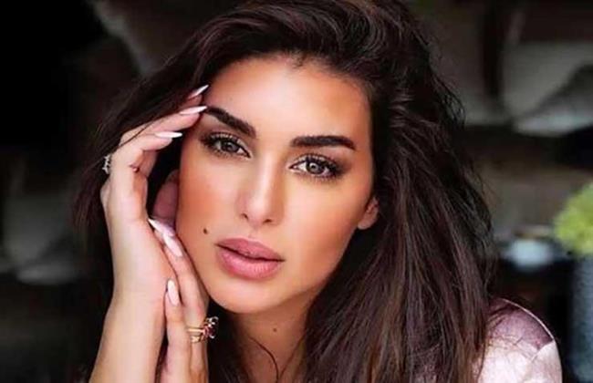 ملابس ياسمين صبري فى السعودية تشعل السوشيال ميديا.. شاهد 