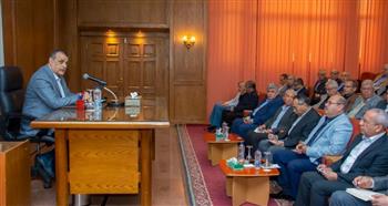   وزير الإنتاج الحربي يعقد اجتماعا موسعا مع رؤساء مجالس إدارات الشركات والوحدات التابعة 