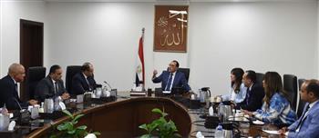 رئيس الوزراء يتابع إجراءات توطين الصناعة ومستلزمات الإنتاج