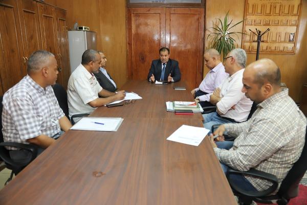 رئيس جامعة جنوب الوادي يناقش  استعدادات المدن الجامعية للعام الجامعي الجديد