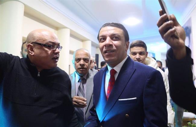 مصطفى كامل يبدأ انتخابات المهن الموسيقية بقراءة الفاتحة