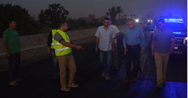 محافظ القليوبية يتابع فجرا أعمال رصف أربع طرق بمدينة شبين القناطر 