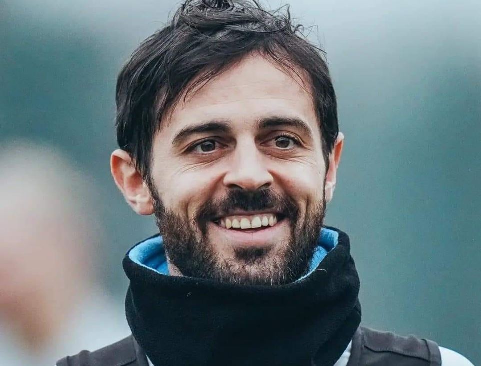 مانشستر سيتي يحتفل بعيد ميلاد بيرناردو سيلفا