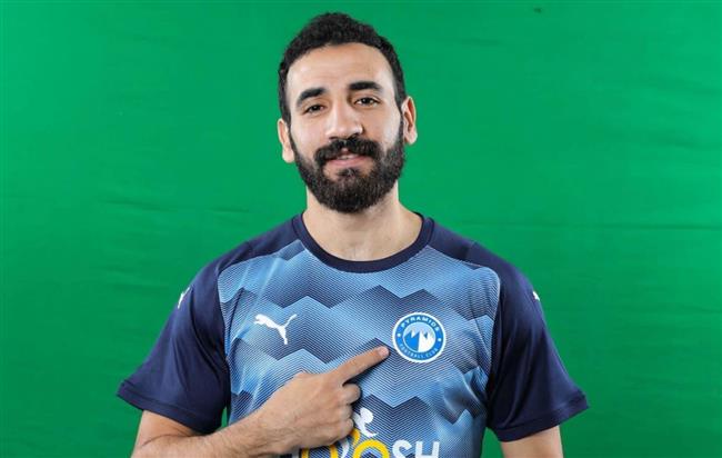 بيراميدز يتعاقد مع مهند لاشين لاعب فيوتشر السابق