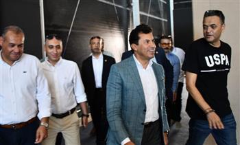 وزير الرياضة يتفقد الصالة المغطاة بـ "مدينة العلمين" 