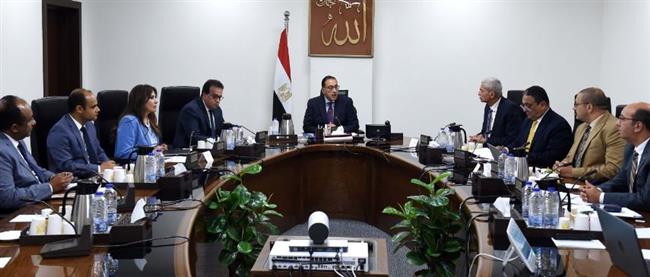 رئيس الوزراء يتابع عدداً من الملفات المرتبطة بالمنظومة الصحية