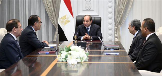 الموقع الرئاسي ينشر فيديو اجتماعي الرئيس مع مدبولي ووزير الكهرباء وعدد من المسئولين