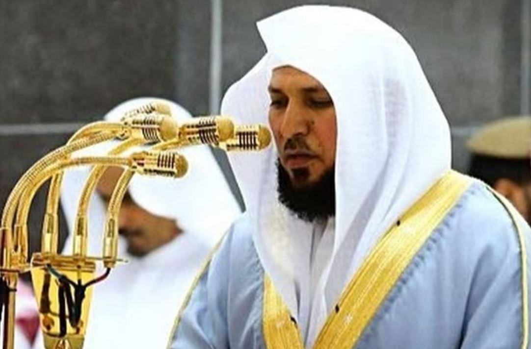 سقوط الشيخ ماهر المعيقلي خطيب المسجد الحرام خلال صلاة الجمعة