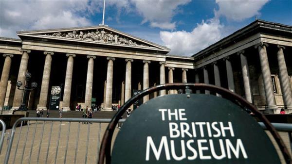 القبض على رجل بعد وقوع حادث طعن بالقرب من المتحف البريطانى