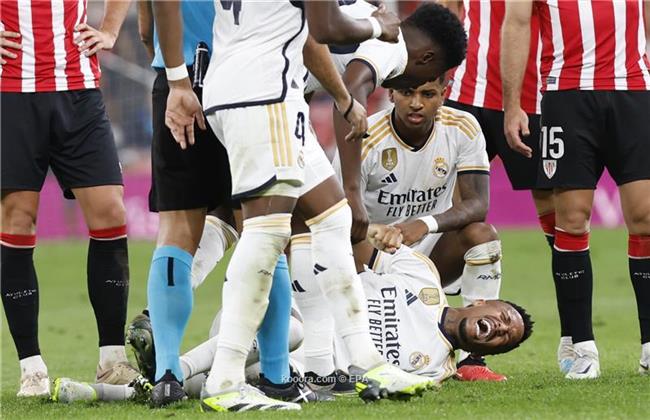 ريال مدريد يعلن إصابة مدافعه بقطع في الرباط الصليبي