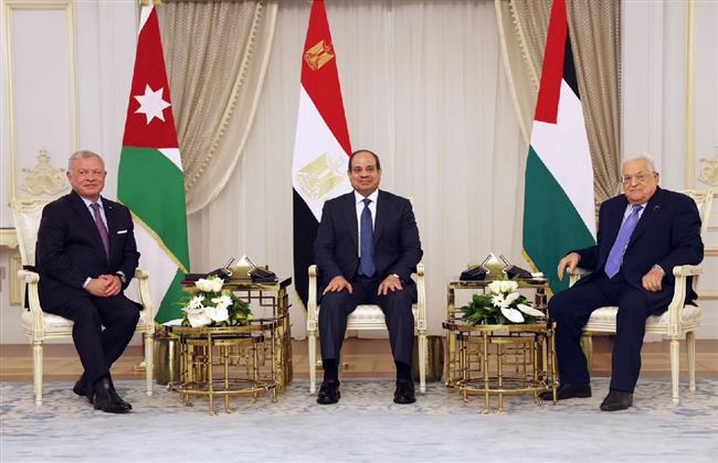 قمة ثلاثية بين الرئيس السيسي ونظيره الفلسطيني والعاهل الأردني في مصر