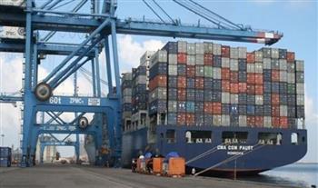  تداول 33 سفينة حاويات وبضائع عامة بميناء دمياط